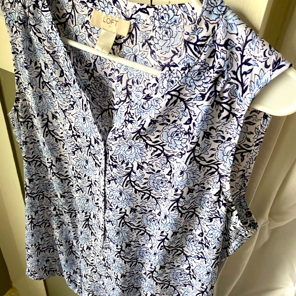 Women’s Top- Sleevless